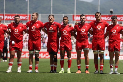 050725 - Japan v Wales - Summer Tour First Test - Wales sing the anthem