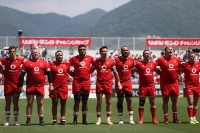 050725 - Japan v Wales - Summer Tour First Test - Wales sing the anthem
