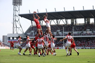 050725 - Japan v Wales - Summer Tour First Test - Teddy Williams of Wales wins the line out