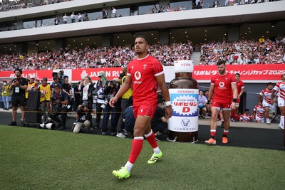 050725 - Japan v Wales - Summer Tour First Test - Ben Thomas of Wales 