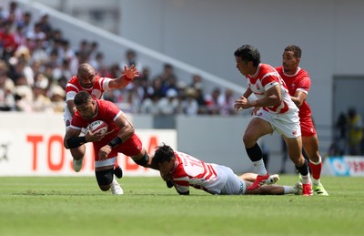 050725 - Japan v Wales - Summer Tour First Test - Taulupe Faletau of Wales is tackled by Seungsin Lee of Japan 