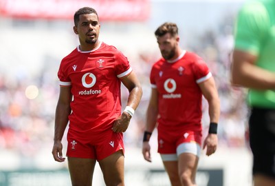 050725 - Japan v Wales - Summer Tour First Test - Ben Thomas of Wales 