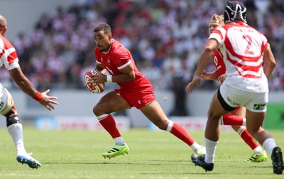 050725 - Japan v Wales - Summer Tour First Test - Ben Thomas of Wales 