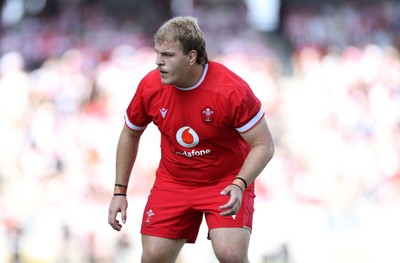 050725 - Japan v Wales - Summer Tour First Test - Archie Griffin of Wales 