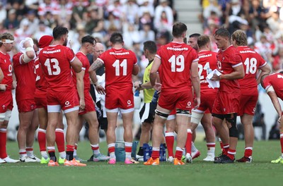 050725 - Japan v Wales - Summer Tour First Test - Wales during a water break