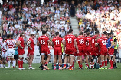 050725 - Japan v Wales - Summer Tour First Test - Wales during a water break
