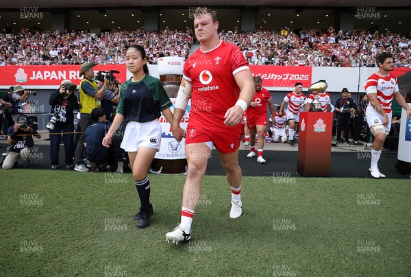 050725 - Japan v Wales - Summer Tour First Test - Dewi Lake of Wales 