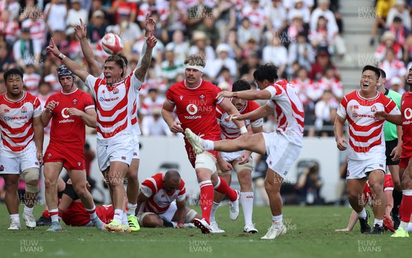 050725 - Japan v Wales - Summer Tour First Test - Japan celebrate at full time
