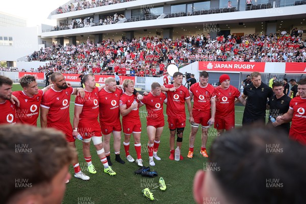 050725 - Japan v Wales - Summer Tour First Test - Wales team huddle at full time