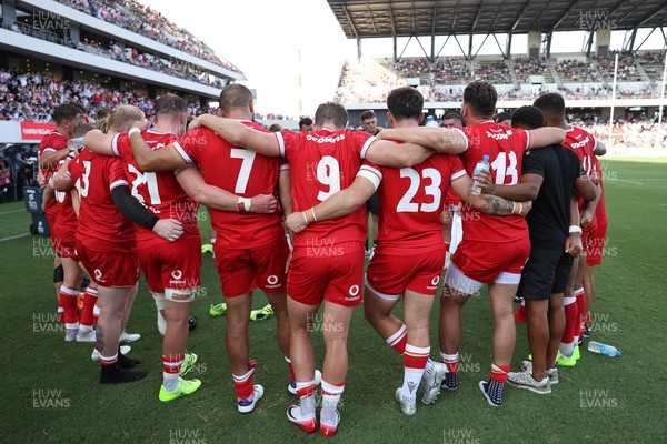 050725 - Japan v Wales - Summer Tour First Test - Wales team huddle at full time