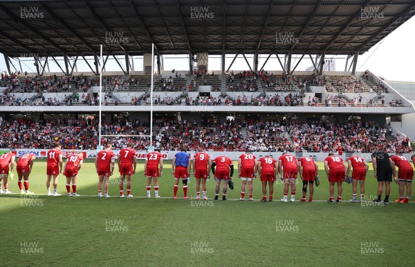 050725 - Japan v Wales - Summer Tour First Test - Wales bow to the fans in the stadium