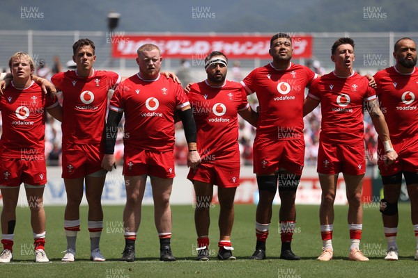 050725 - Japan v Wales - Summer Tour First Test - Wales sing the anthem
