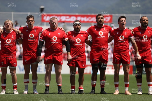 050725 - Japan v Wales - Summer Tour First Test - Wales sing the anthem