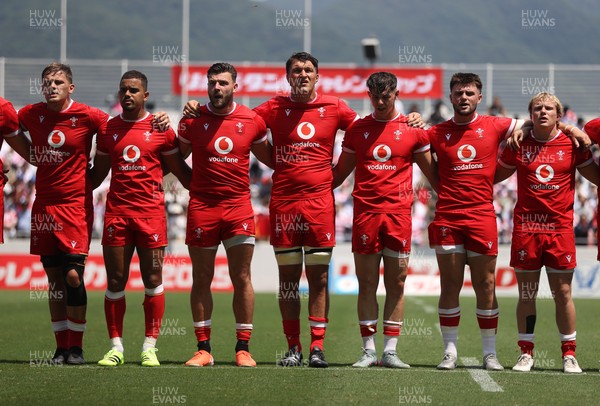 050725 - Japan v Wales - Summer Tour First Test - Wales sing the anthem
