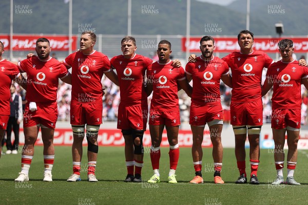 050725 - Japan v Wales - Summer Tour First Test - Wales sing the anthem