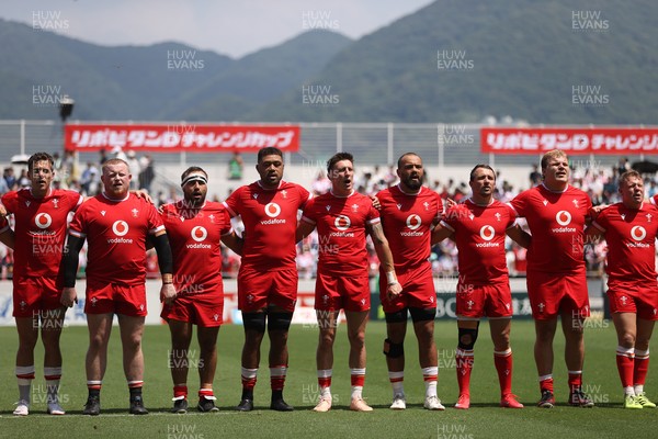 050725 - Japan v Wales - Summer Tour First Test - Wales sing the anthem