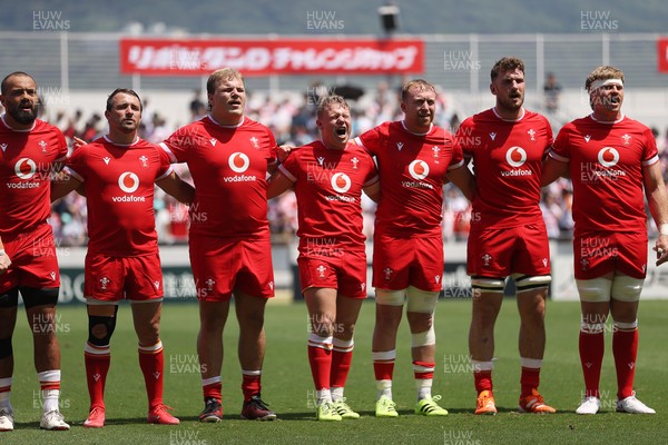 050725 - Japan v Wales - Summer Tour First Test - Wales sing the anthem