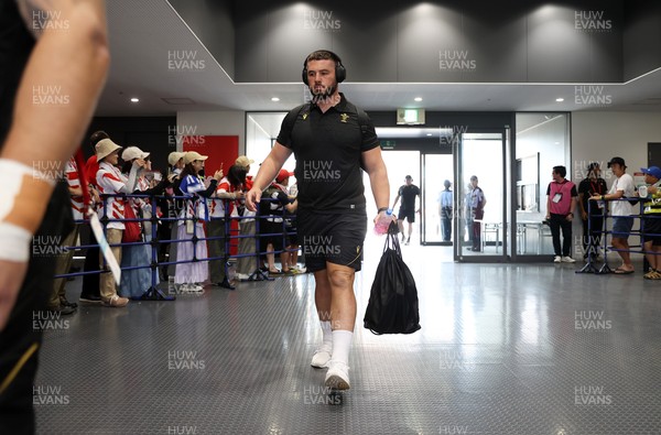 050725 - Japan v Wales - Summer Tour First Test - Gareth Thomas of Wales 