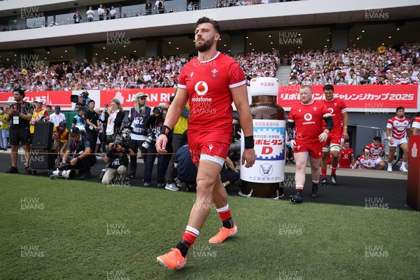 050725 - Japan v Wales - Summer Tour First Test - Johnny Williams of Wales 