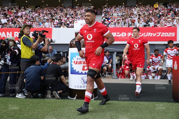050725 - Japan v Wales - Summer Tour First Test - Taulupe Faletau of Wales 
