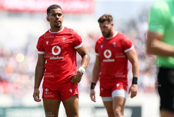 050725 - Japan v Wales - Summer Tour First Test - Ben Thomas of Wales 