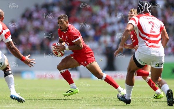 050725 - Japan v Wales - Summer Tour First Test - Ben Thomas of Wales 