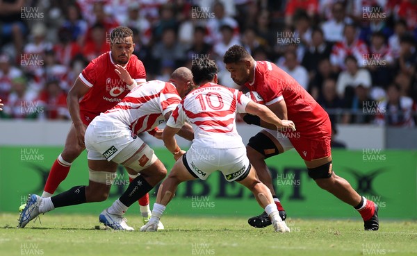 050725 - Japan v Wales - Summer Tour First Test - Taulupe Faletau of Wales is tackled by Seungsin Lee of Japan 