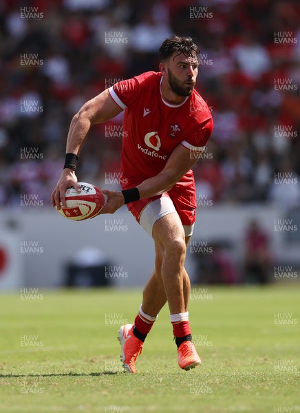 050725 - Japan v Wales - Summer Tour First Test - Johnny Williams of Wales 