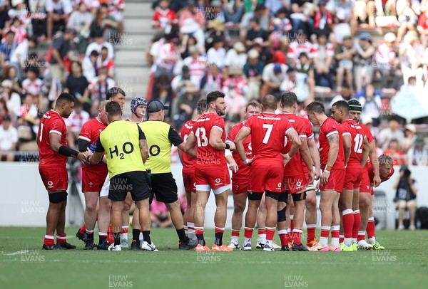 050725 - Japan v Wales - Summer Tour First Test - Wales during a water break