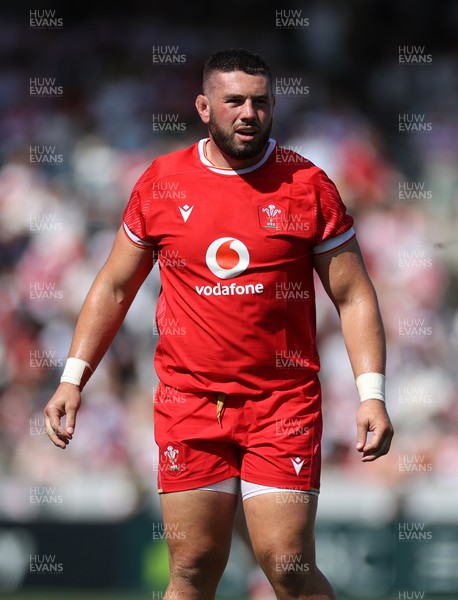 050725 - Japan v Wales - Summer Tour First Test - Gareth Thomas of Wales 