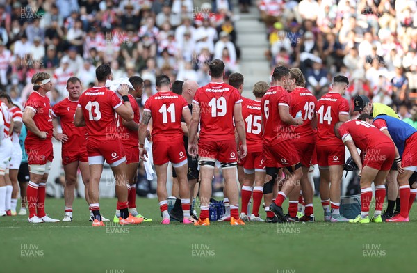 050725 - Japan v Wales - Summer Tour First Test - Wales during a water break