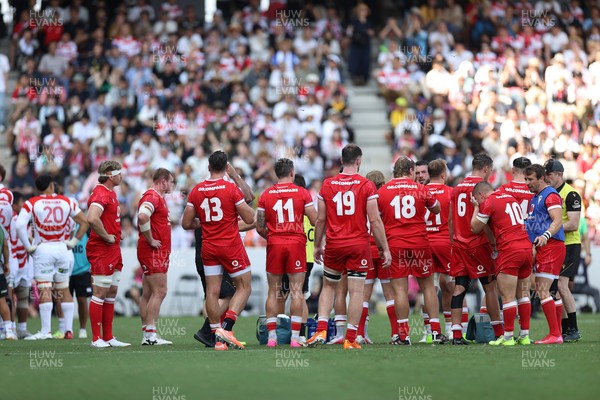 050725 - Japan v Wales - Summer Tour First Test - Wales during a water break