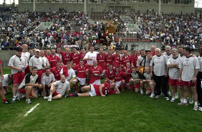100601 - Japan v Wales - The Wales squad celebrate victory in Osaka