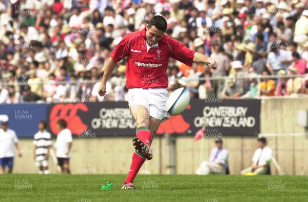 100601 - Japan v Wales - Stephen Jones slots over another conversion