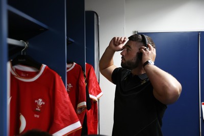120725 - Japan v Wales - Summer Series - Second Test - Gareth Thomas of Wales in the dressing room