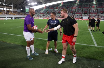 120725 - Japan v Wales - Summer Series - Second Test - Captains Michael Leitch of Japan and Dewi Lake of Wales during the coin toss