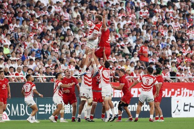 120725 - Japan v Wales - Summer Series - Second Test - Warner Deans of Japan wins the line out