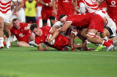 120725 - Japan v Wales - Summer Series - Second Test - Kieran Hardy of Wales scores a try