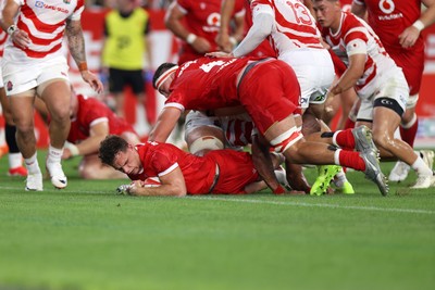 120725 - Japan v Wales - Summer Series - Second Test - Kieran Hardy of Wales scores a try