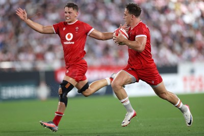 120725 - Japan v Wales - Summer Series - Second Test - Kieran Hardy of Wales runs in to score a try