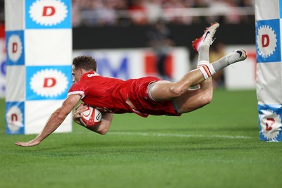 120725 - Japan v Wales - Summer Series - Second Test - Kieran Hardy of Wales runs in to score a try