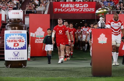 120725 - Japan v Wales - Summer Series - Second Test - Dewi Lake of Wales and Michael Leitch of Japan 