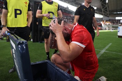 120725 - Japan v Wales - Summer Series - Second Test - Gareth Thomas of Wales cools off