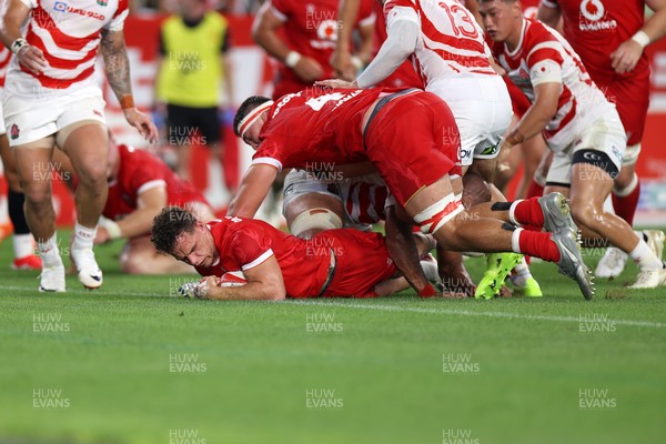 120725 - Japan v Wales - Summer Series - Second Test - Kieran Hardy of Wales scores a try