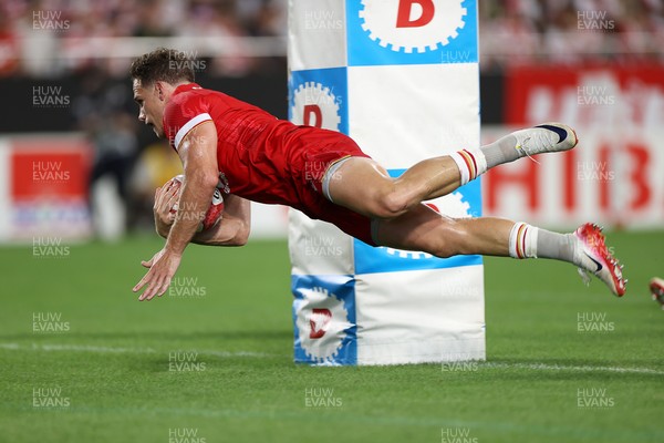 120725 - Japan v Wales - Summer Series - Second Test - Kieran Hardy of Wales runs in to score a try