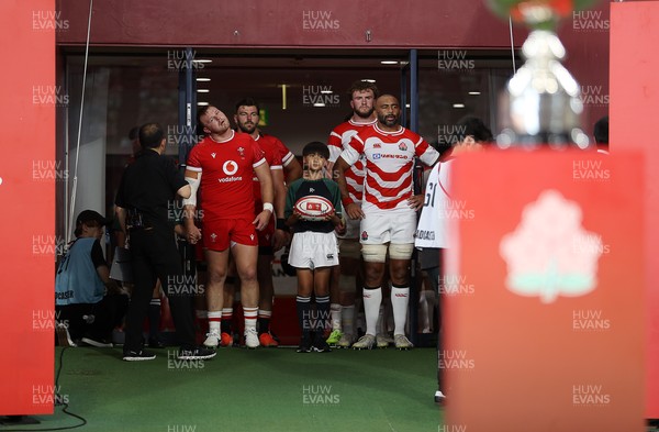 120725 - Japan v Wales - Summer Series - Second Test - Dewi Lake of Wales and Michael Leitch of Japan 