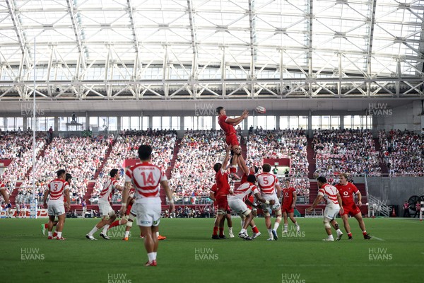 120725 - Japan v Wales - Summer Series - Second Test - Alex Mann of Wales wins the line out