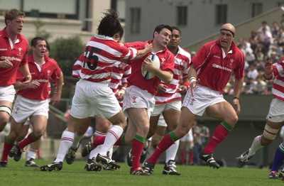 170601- Japan v Wales - Stephen Jones hands off Hiritoki Onozawa