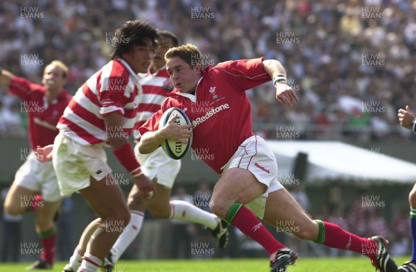 170601- Japan v Wales - Shane Williams dives in to score try