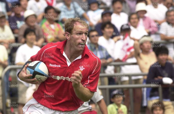 170601- Japan v Wales - Gareth Thomas runs in to score his first try